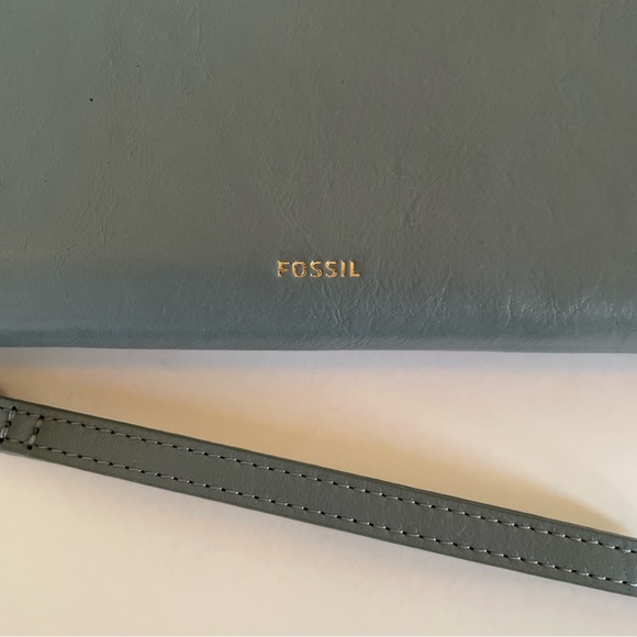 Fossil Logan RFID Zip Around Wallet - Picture 4 of 13